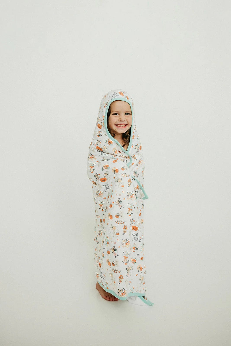 Copper Pearl | Premium Big Kid Hooded Towel - Mickey Mouse’s Boo Bash